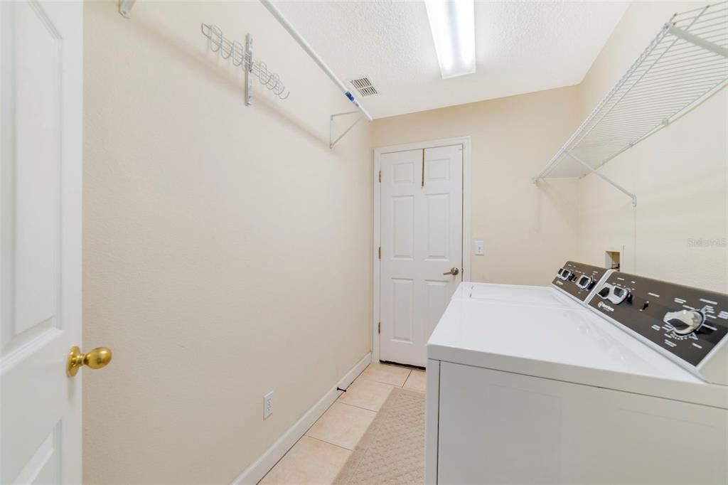 На продажу: $400,000 (3 спален, 2 ванн, 1870 Квадратных фут)