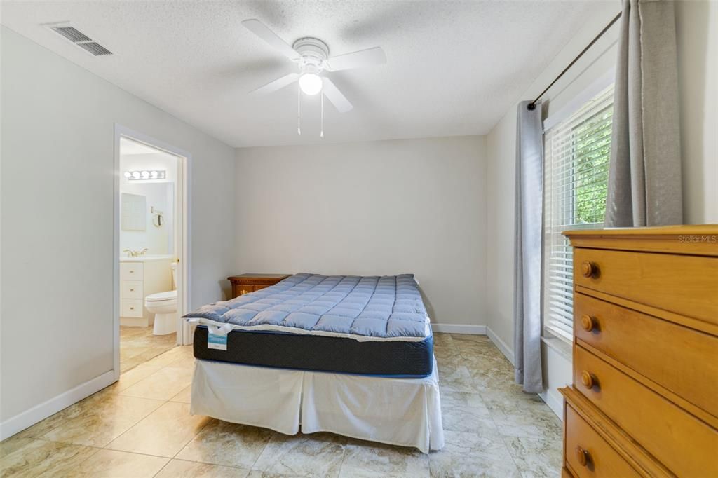 На продажу: $400,000 (3 спален, 2 ванн, 1870 Квадратных фут)