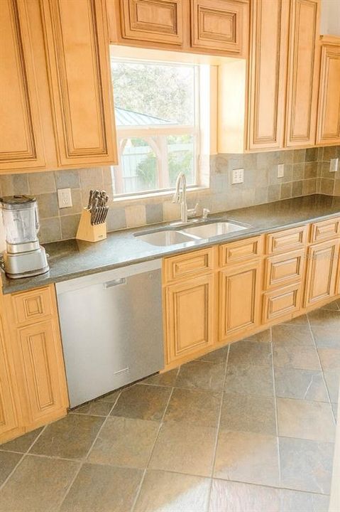 For Rent: $5,200 (4 beds, 3 baths, 2434 Square Feet)