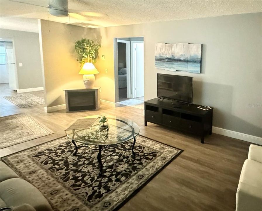 合同活跃: $535,000 (6 贝兹, 3 浴室, 2728 平方英尺)