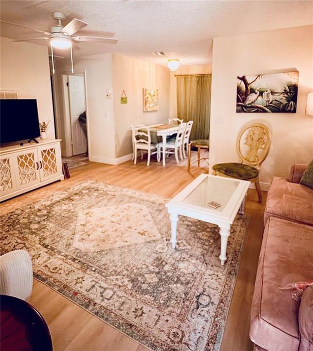 合同活跃: $535,000 (6 贝兹, 3 浴室, 2728 平方英尺)