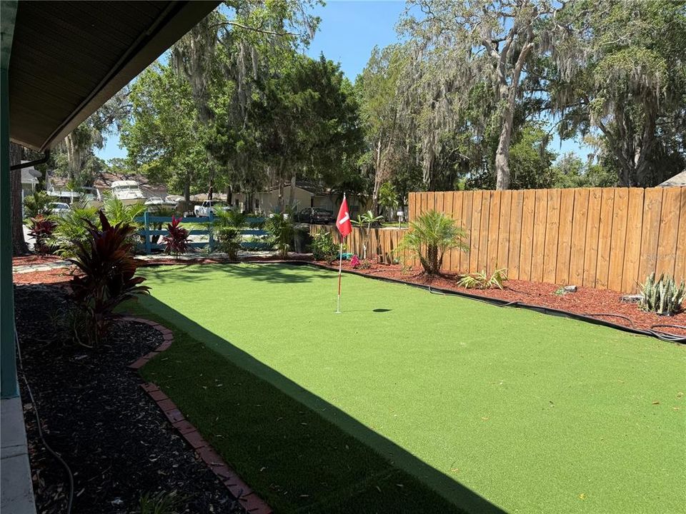 合同活跃: $535,000 (6 贝兹, 3 浴室, 2728 平方英尺)