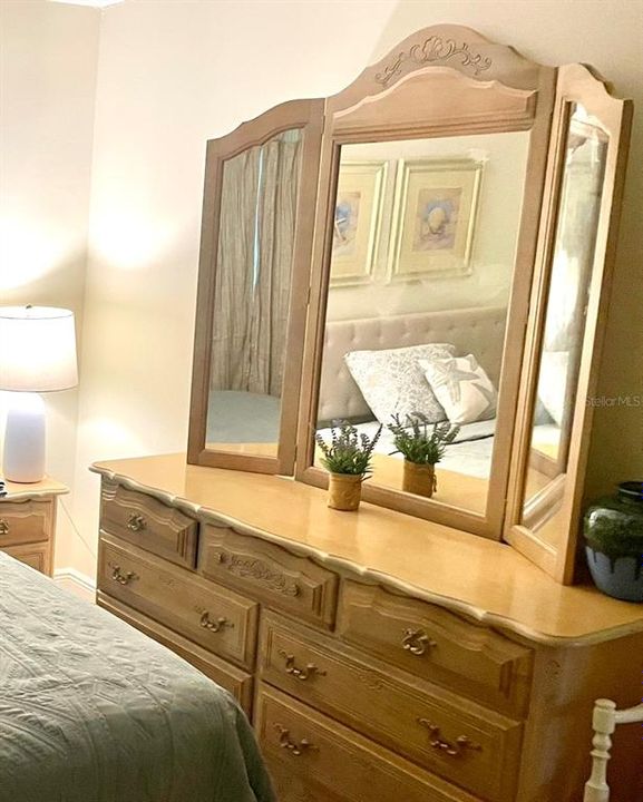 合同活跃: $535,000 (6 贝兹, 3 浴室, 2728 平方英尺)