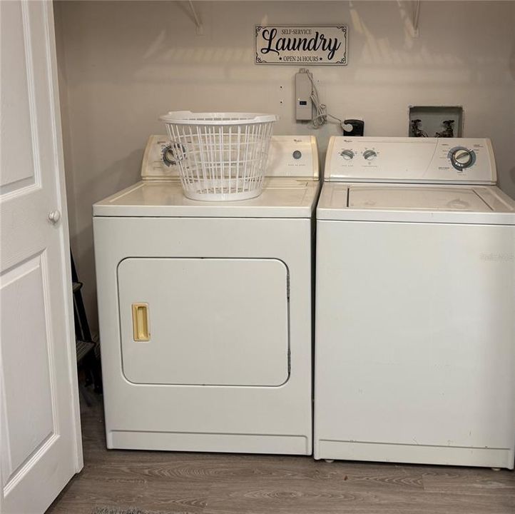 合同活跃: $535,000 (6 贝兹, 3 浴室, 2728 平方英尺)