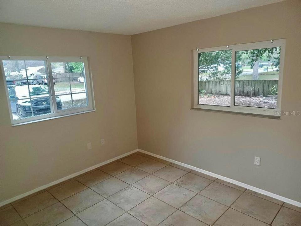 合同活跃: $535,000 (6 贝兹, 3 浴室, 2728 平方英尺)