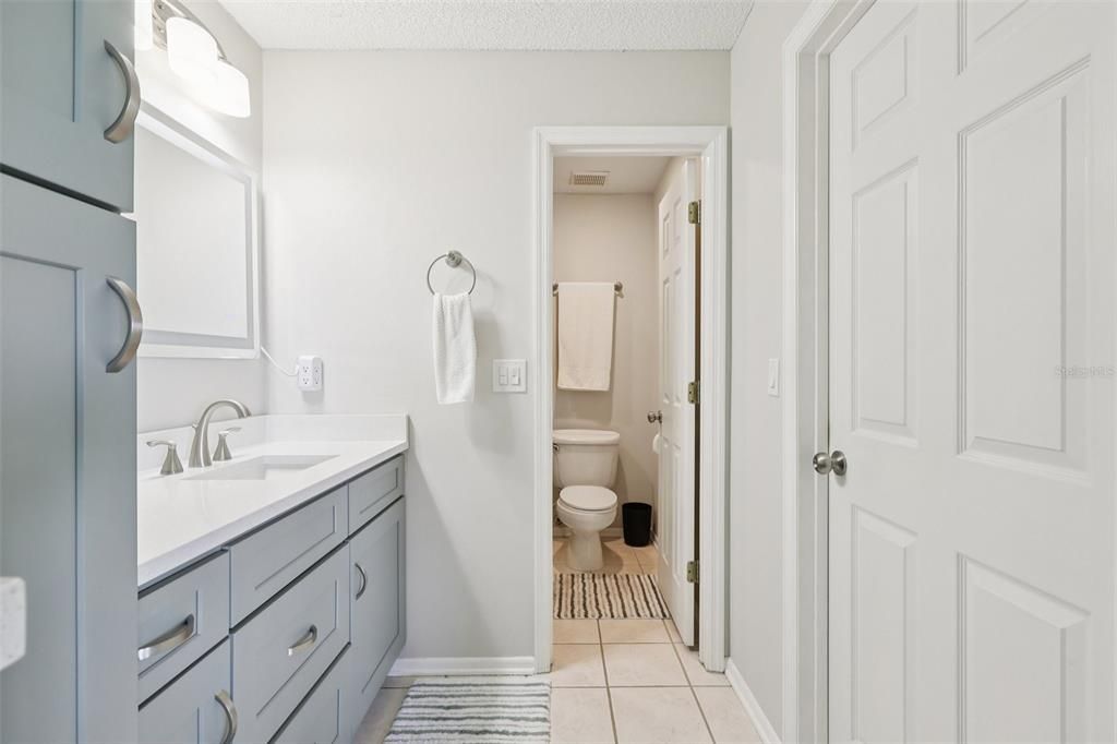 待售: $245,000 (2 贝兹, 2 浴室, 1012 平方英尺)