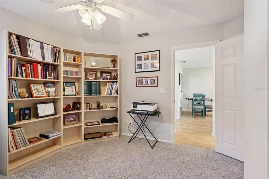 待售: $245,000 (2 贝兹, 2 浴室, 1012 平方英尺)