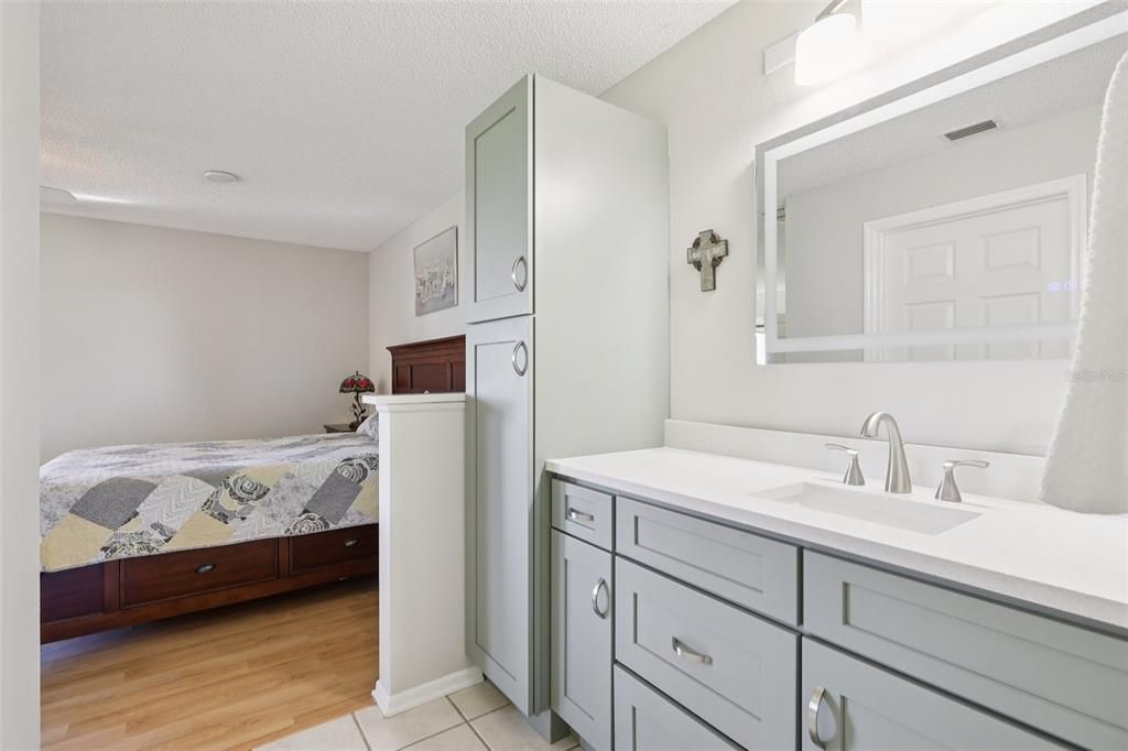 待售: $245,000 (2 贝兹, 2 浴室, 1012 平方英尺)