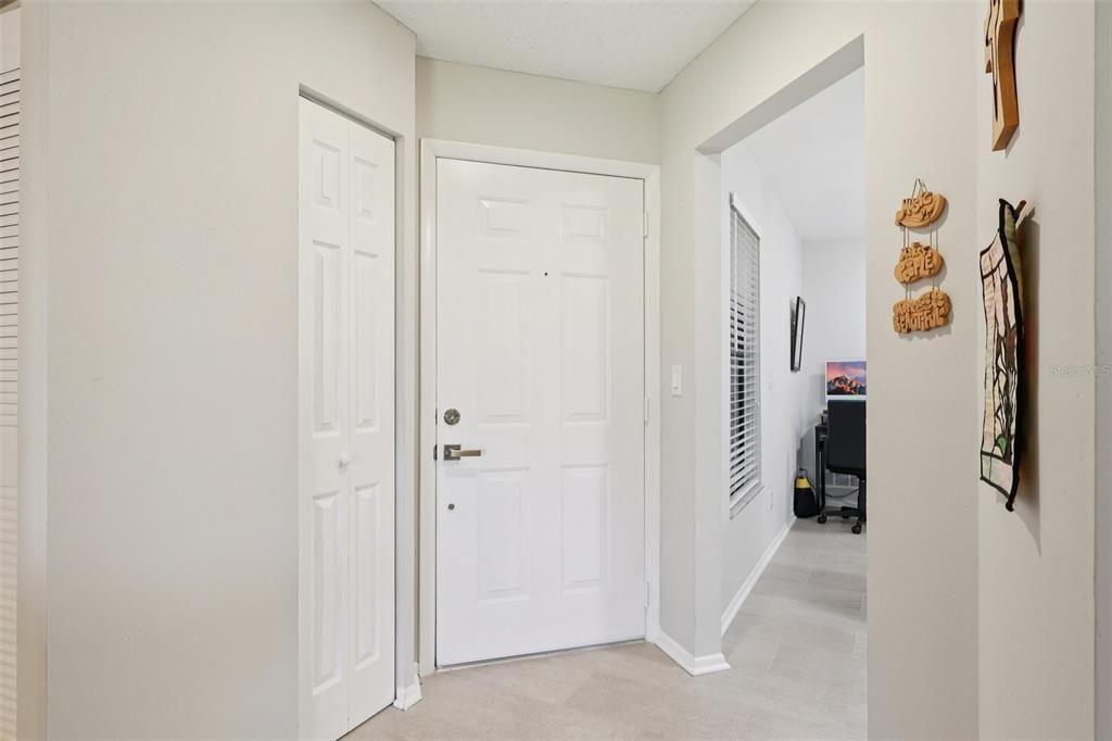 待售: $245,000 (2 贝兹, 2 浴室, 1012 平方英尺)