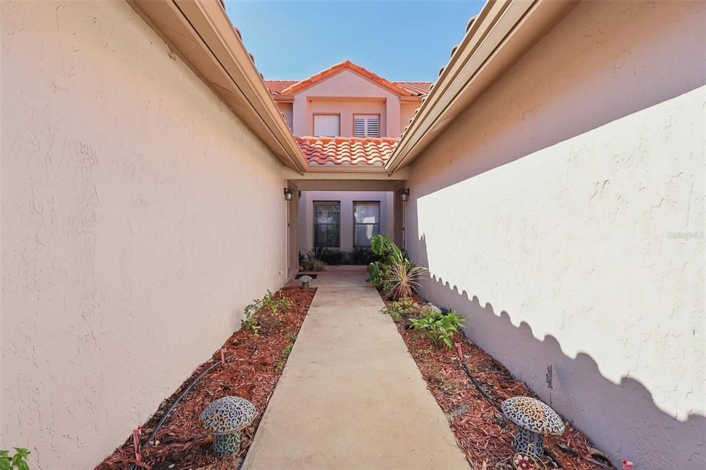 待售: $245,000 (2 贝兹, 2 浴室, 1012 平方英尺)