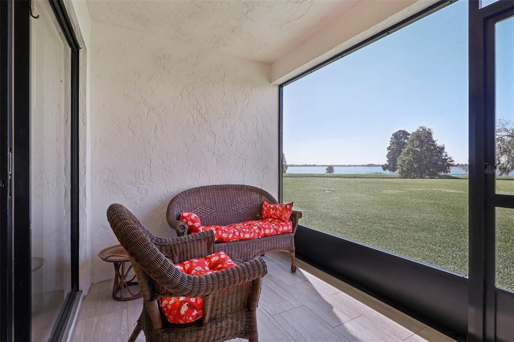 待售: $245,000 (2 贝兹, 2 浴室, 1012 平方英尺)