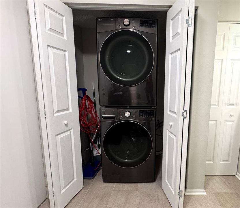 待售: $245,000 (2 贝兹, 2 浴室, 1012 平方英尺)