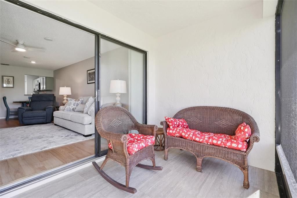 待售: $245,000 (2 贝兹, 2 浴室, 1012 平方英尺)