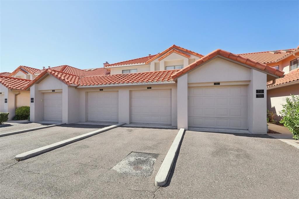 待售: $245,000 (2 贝兹, 2 浴室, 1012 平方英尺)