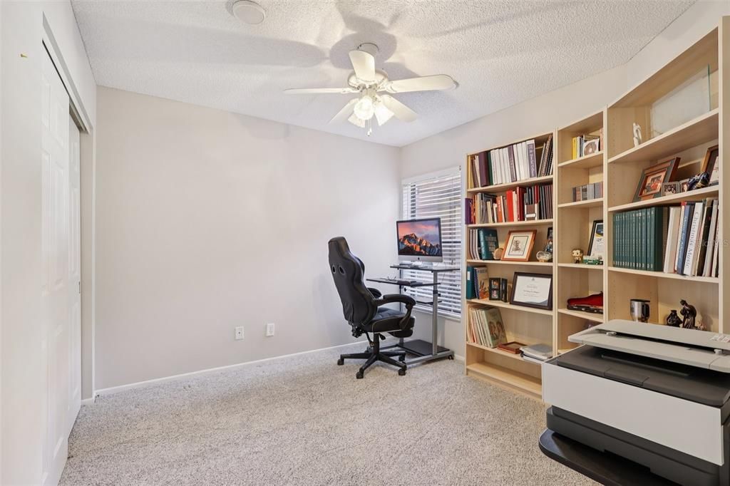 待售: $245,000 (2 贝兹, 2 浴室, 1012 平方英尺)