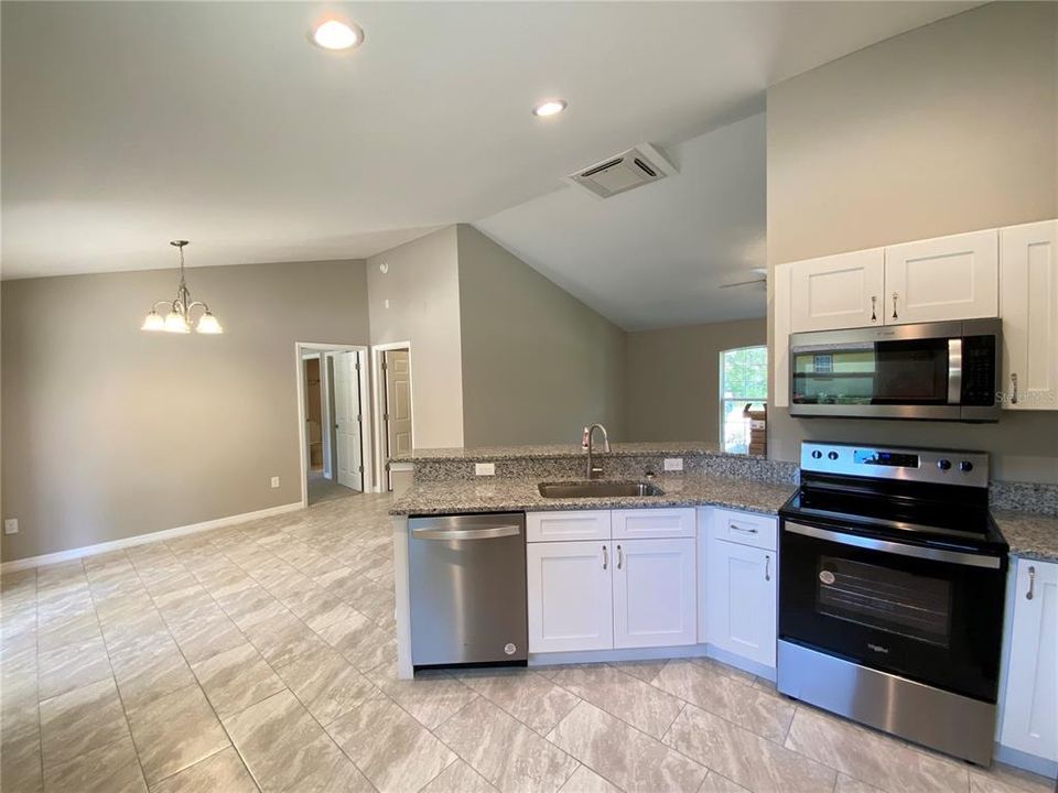 出租: $1,525 (3 贝兹, 2 浴室, 1278 平方英尺)