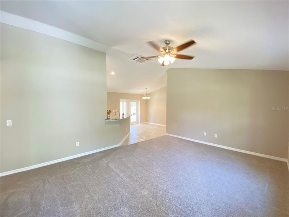 出租: $1,525 (3 贝兹, 2 浴室, 1278 平方英尺)