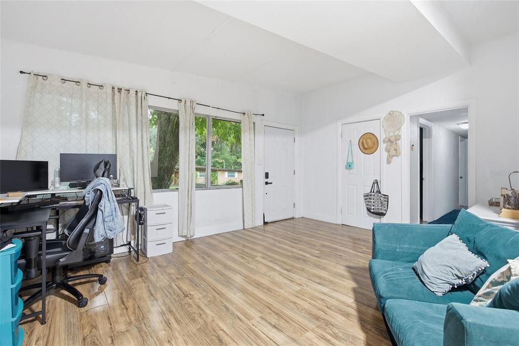 待售: $289,999 (3 贝兹, 2 浴室, 1642 平方英尺)