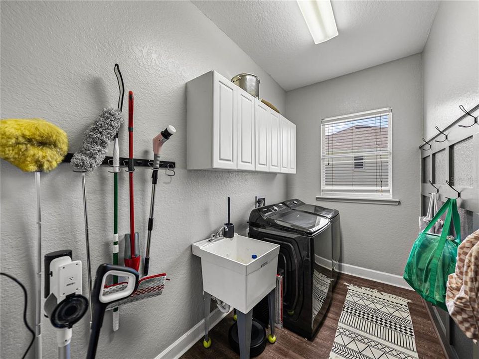 Active With Contract: $540,000 (4 beds, 3 baths, 2566 Square Feet)