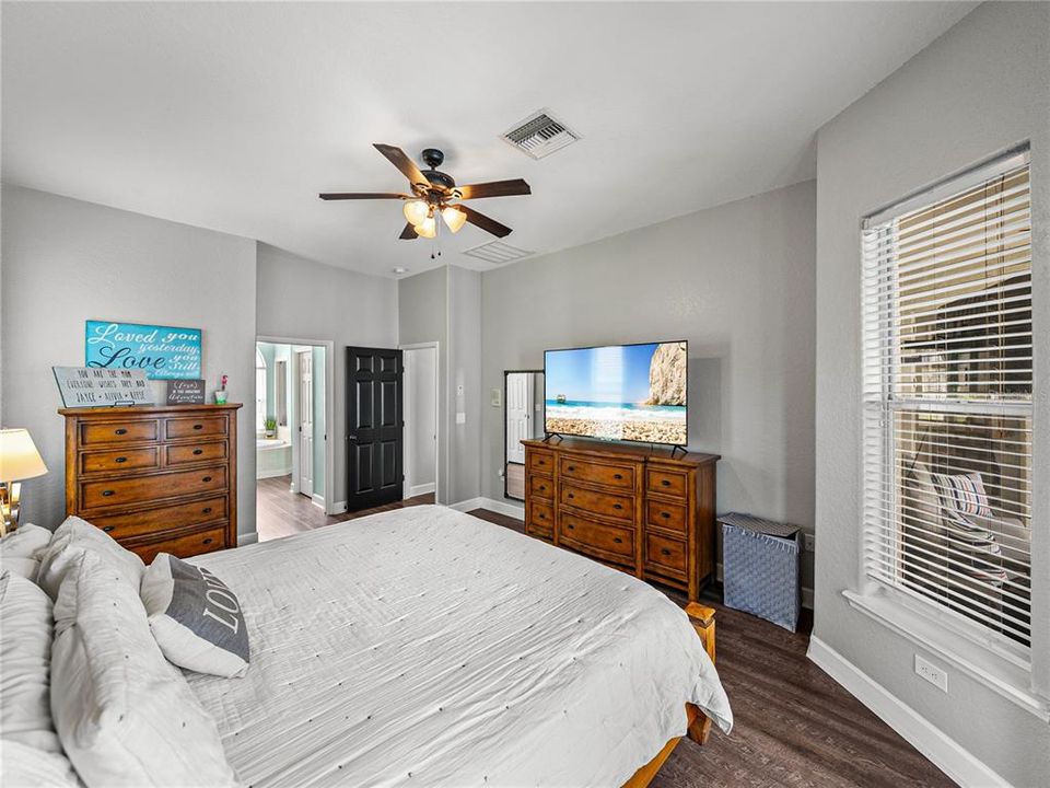 Active With Contract: $540,000 (4 beds, 3 baths, 2566 Square Feet)