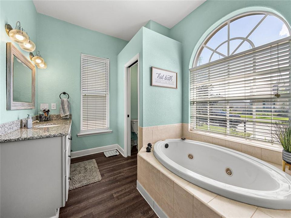 Active With Contract: $540,000 (4 beds, 3 baths, 2566 Square Feet)