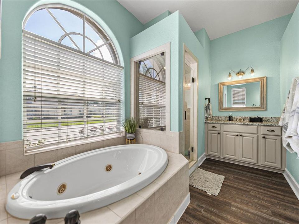 Active With Contract: $540,000 (4 beds, 3 baths, 2566 Square Feet)