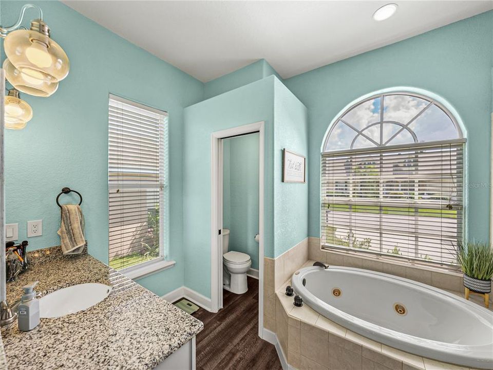 Active With Contract: $540,000 (4 beds, 3 baths, 2566 Square Feet)