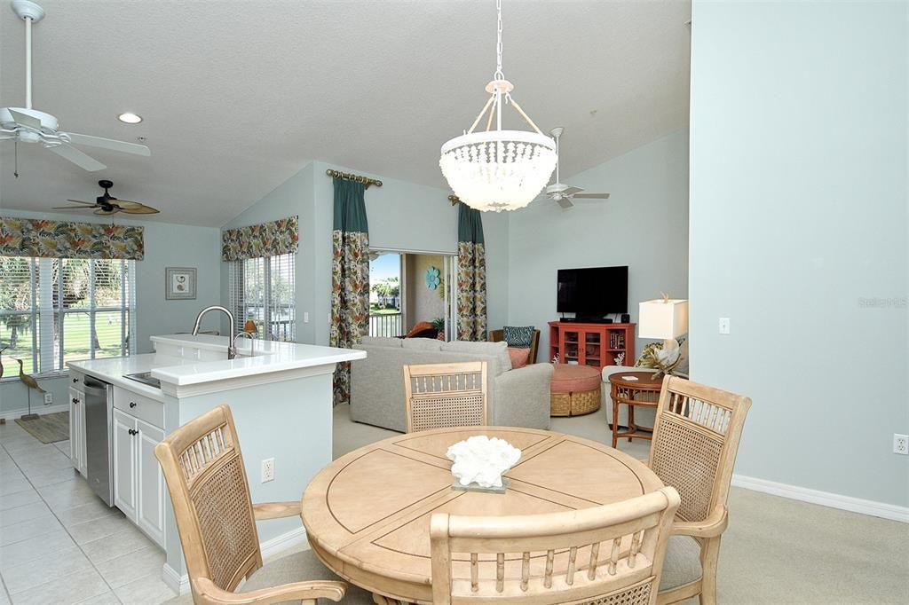 En Venta: $254,000 (2 camas, 2 baños, 1324 Pies cuadrados)