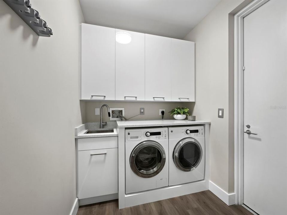 For Sale: $2,890,000 (2 beds, 3 baths, 2243 Square Feet)