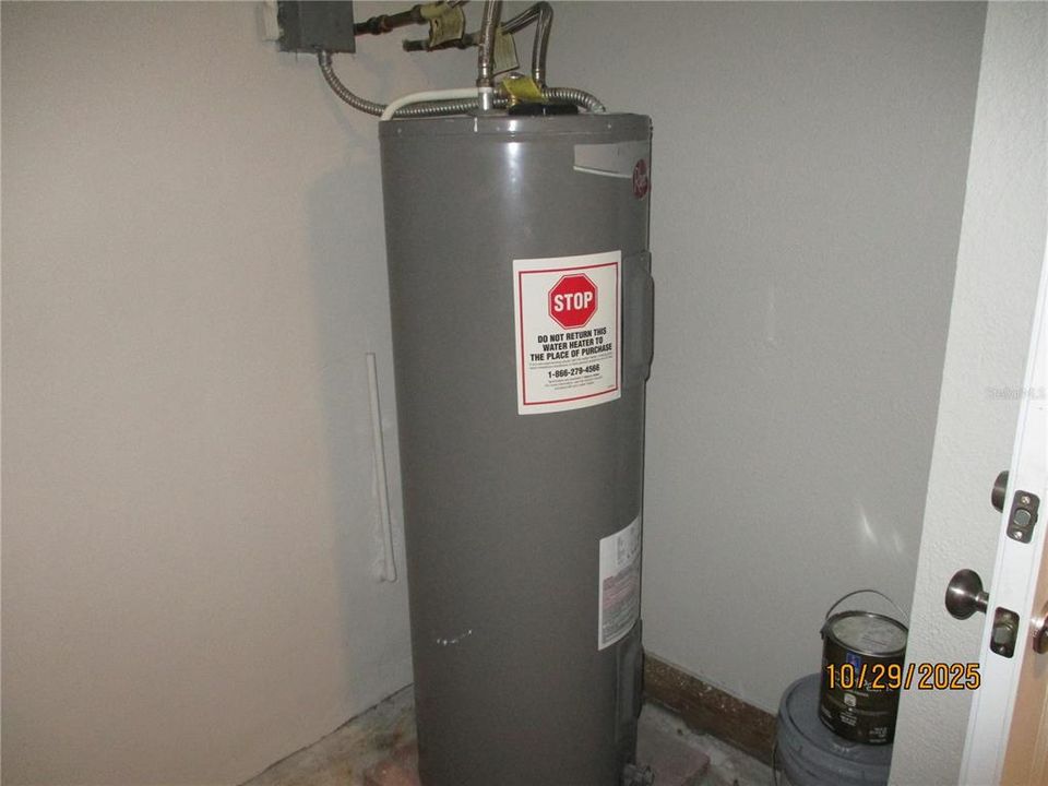 For Sale: $229,000 (2 beds, 1 baths, 800 Square Feet)