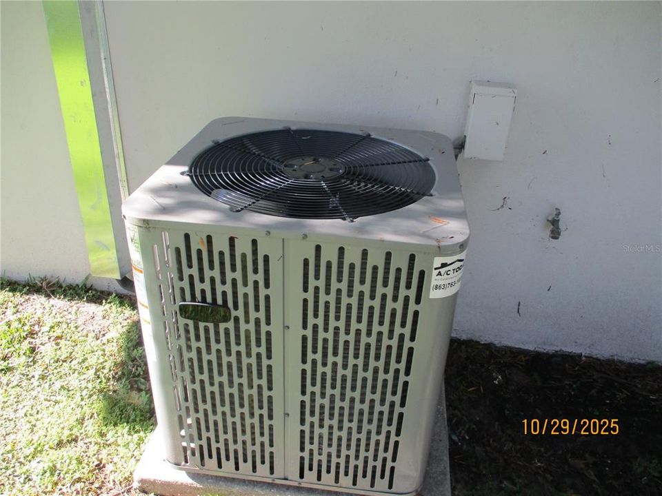 For Sale: $229,000 (2 beds, 1 baths, 800 Square Feet)