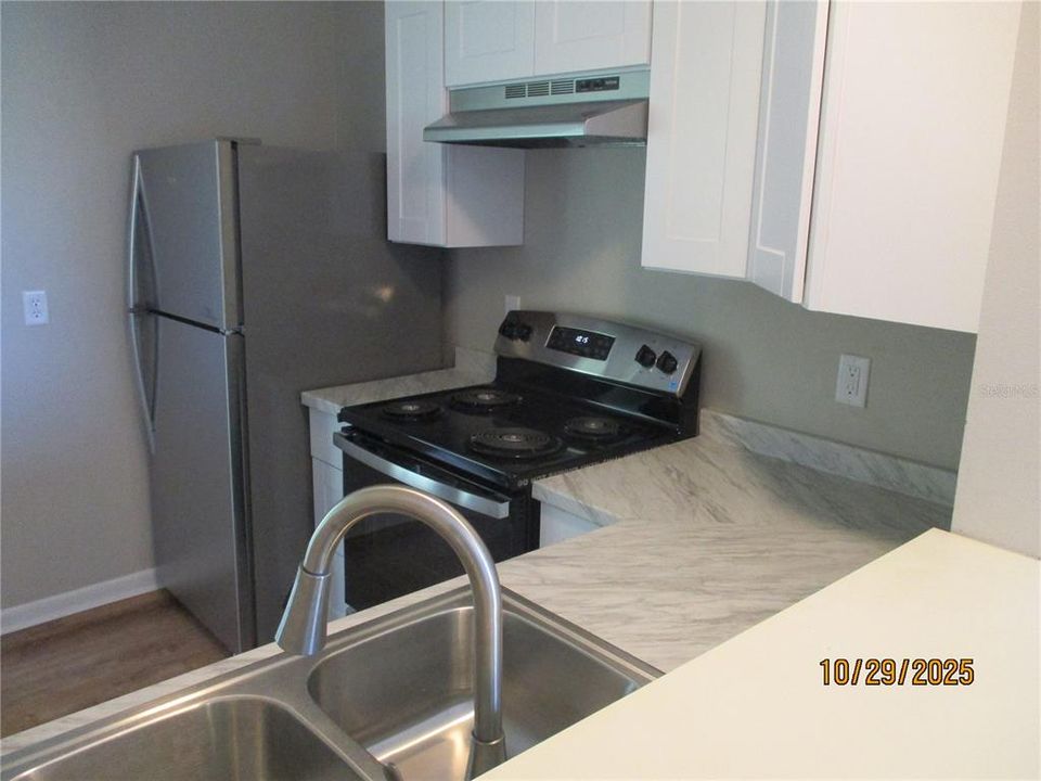 For Sale: $229,000 (2 beds, 1 baths, 800 Square Feet)