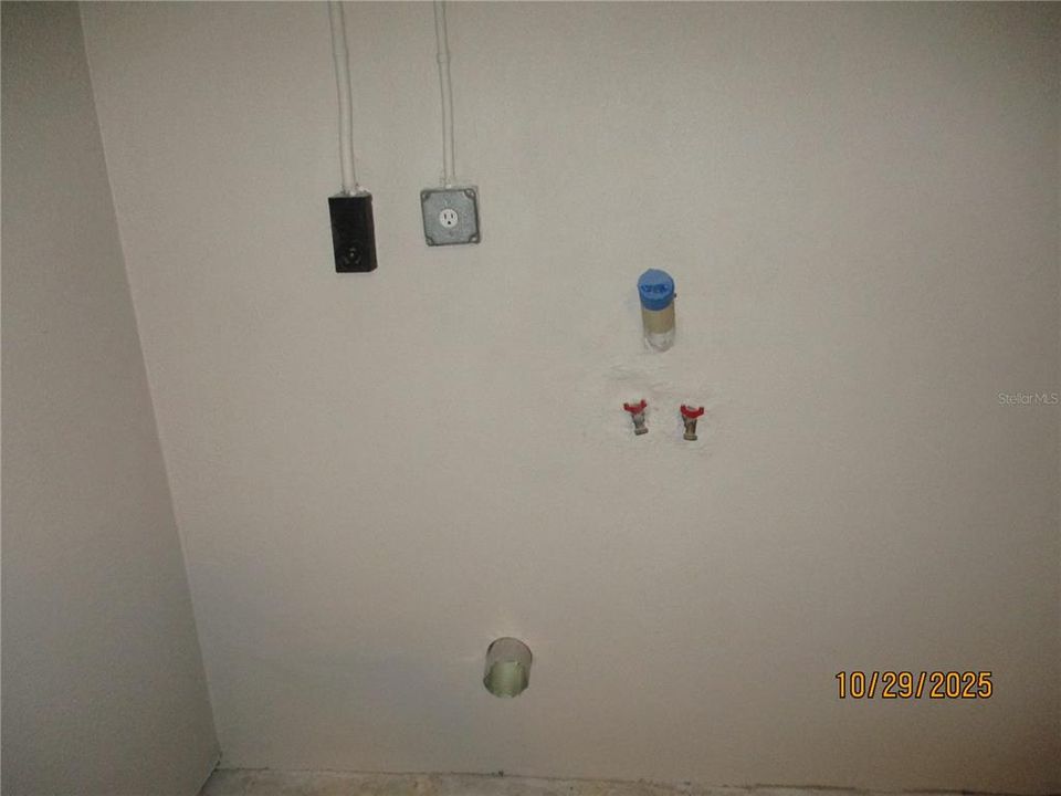 For Sale: $229,000 (2 beds, 1 baths, 800 Square Feet)