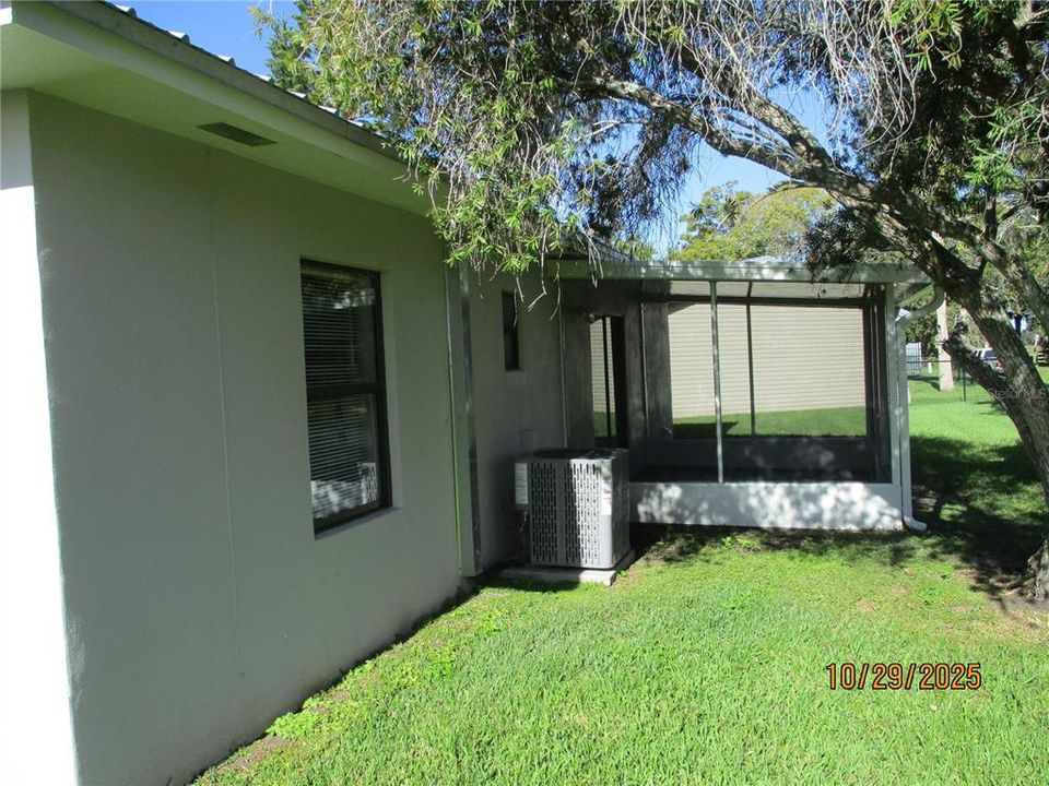 For Sale: $229,000 (2 beds, 1 baths, 800 Square Feet)