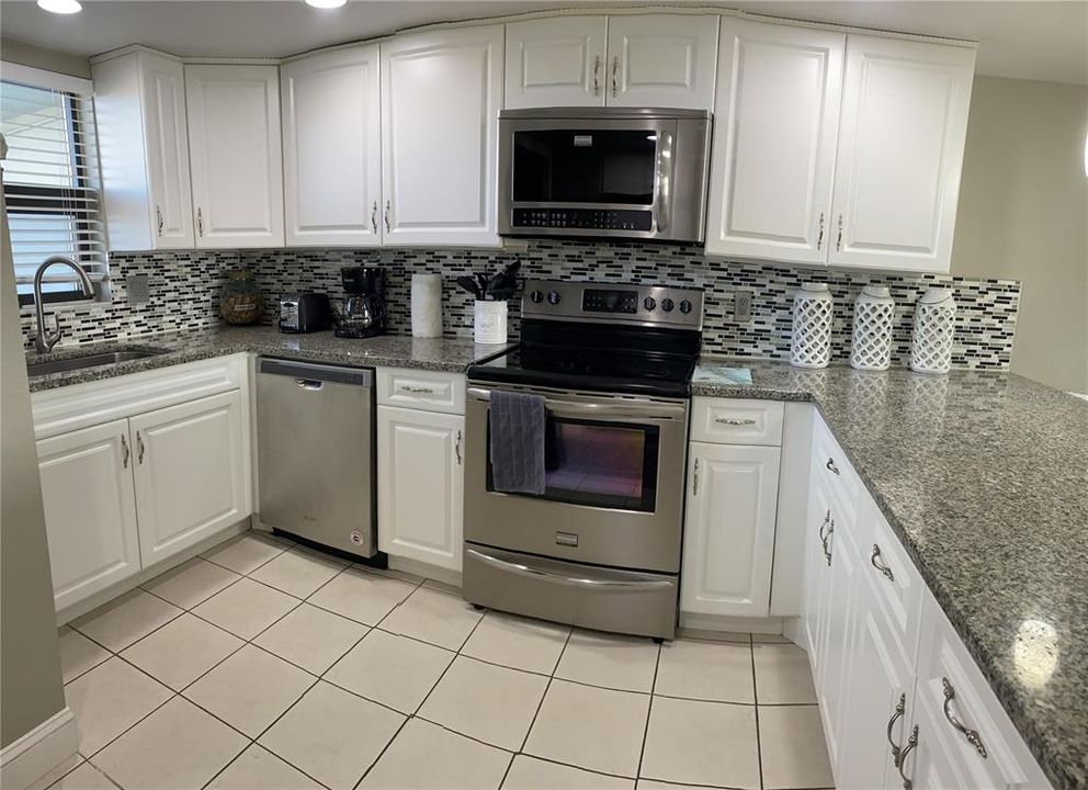 For Rent: $4,200 (2 beds, 2 baths, 1040 Square Feet)