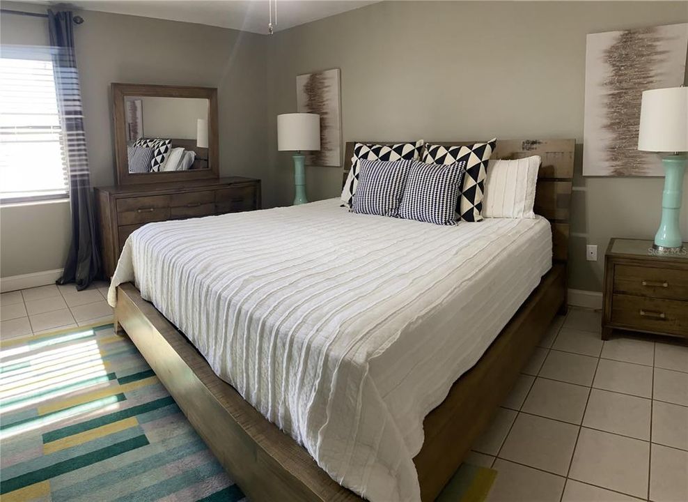 For Rent: $4,200 (2 beds, 2 baths, 1040 Square Feet)