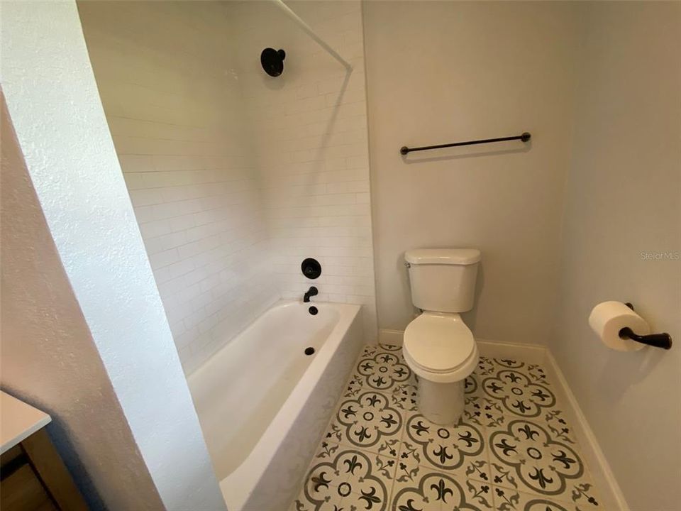 出租: $2,000 (2 贝兹, 2 浴室, 1181 平方英尺)