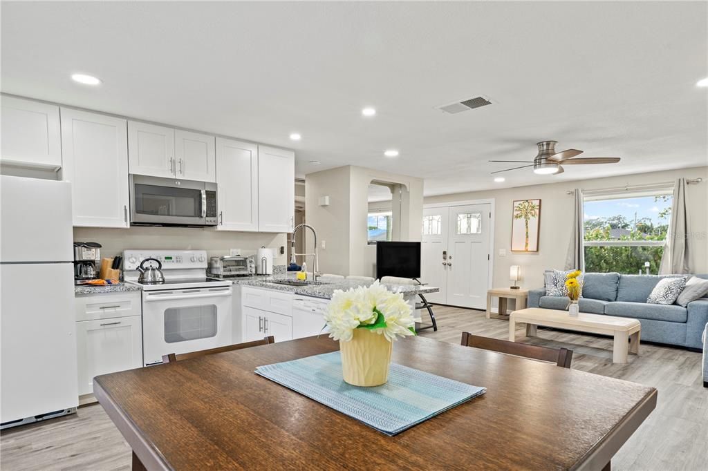 For Sale: $349,000 (3 beds, 2 baths, 1400 Square Feet)