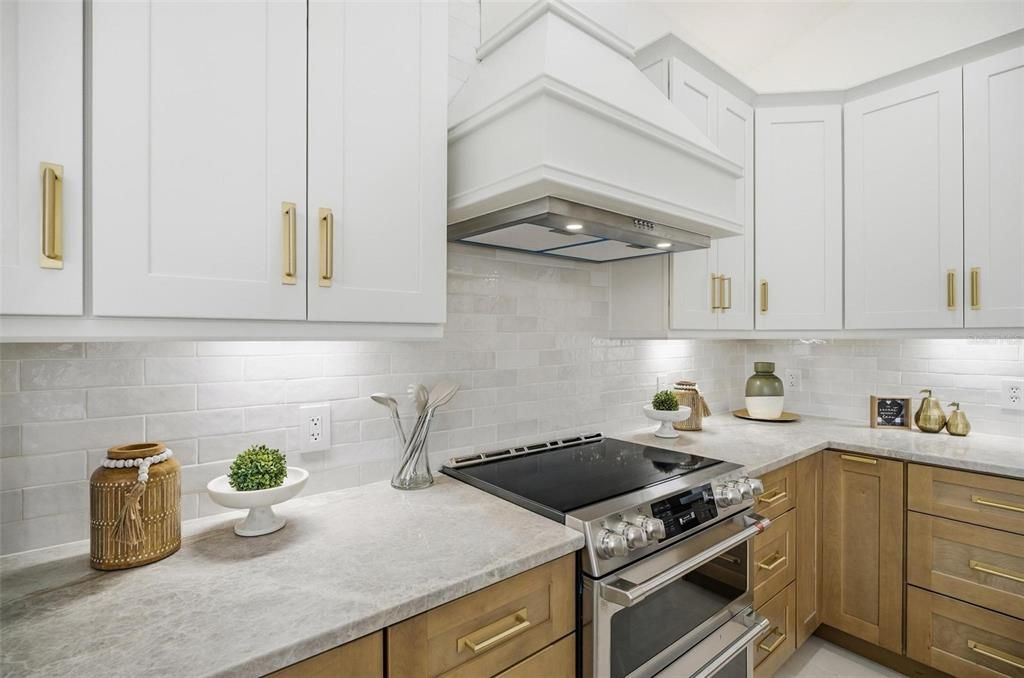 Active With Contract: $1,100,001 (5 beds, 2 baths, 2748 Square Feet)