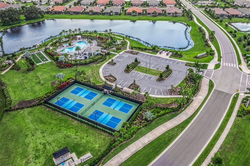 For Sale: $700,000 (4 beds, 3 baths, 2632 Square Feet)