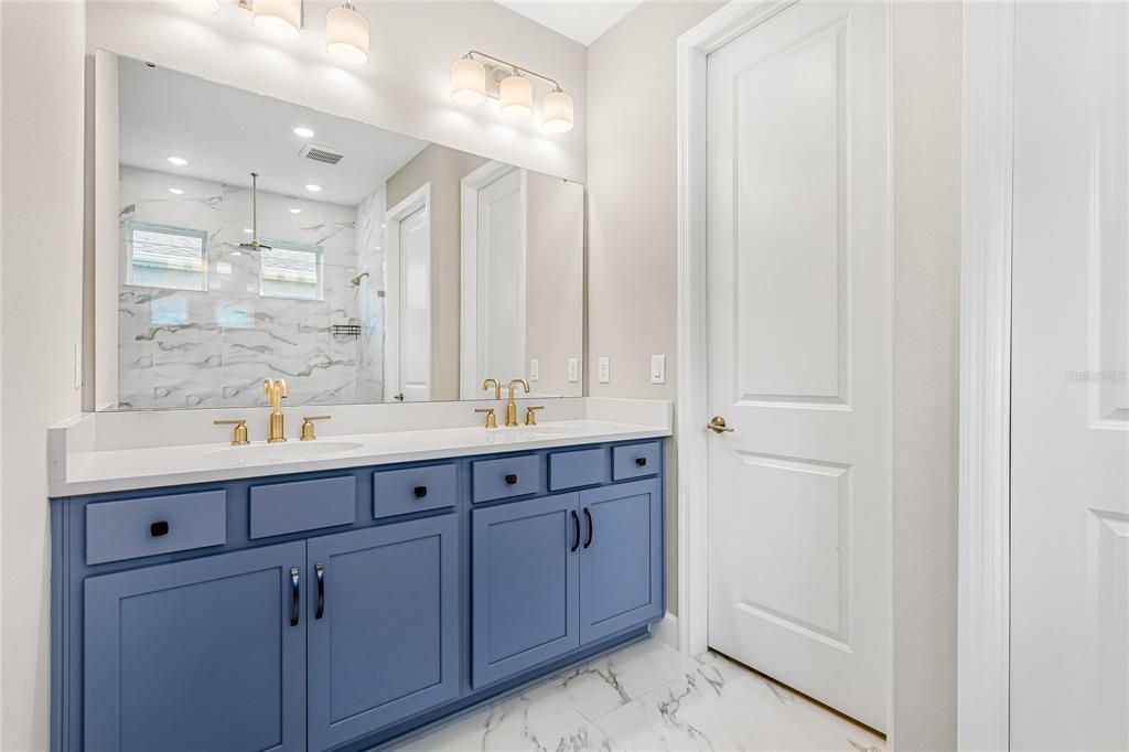 For Sale: $700,000 (4 beds, 3 baths, 2632 Square Feet)