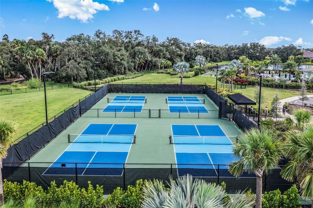 For Sale: $700,000 (4 beds, 3 baths, 2632 Square Feet)