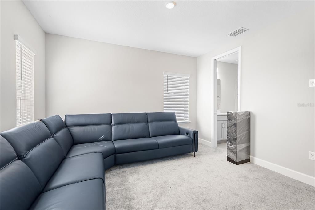 For Sale: $700,000 (4 beds, 3 baths, 2632 Square Feet)