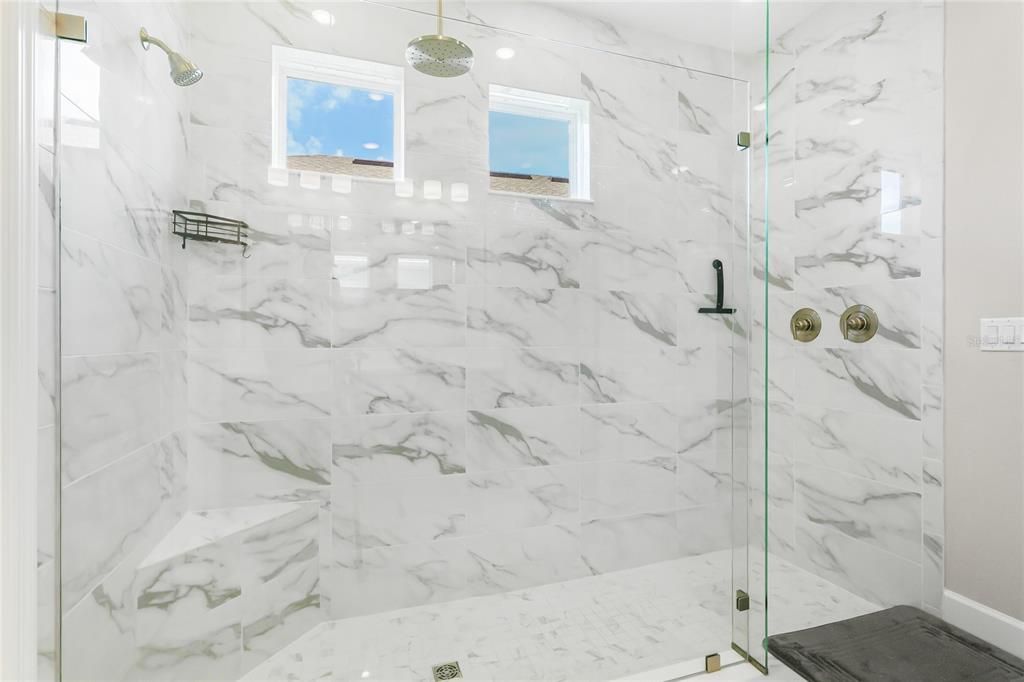 For Sale: $700,000 (4 beds, 3 baths, 2632 Square Feet)