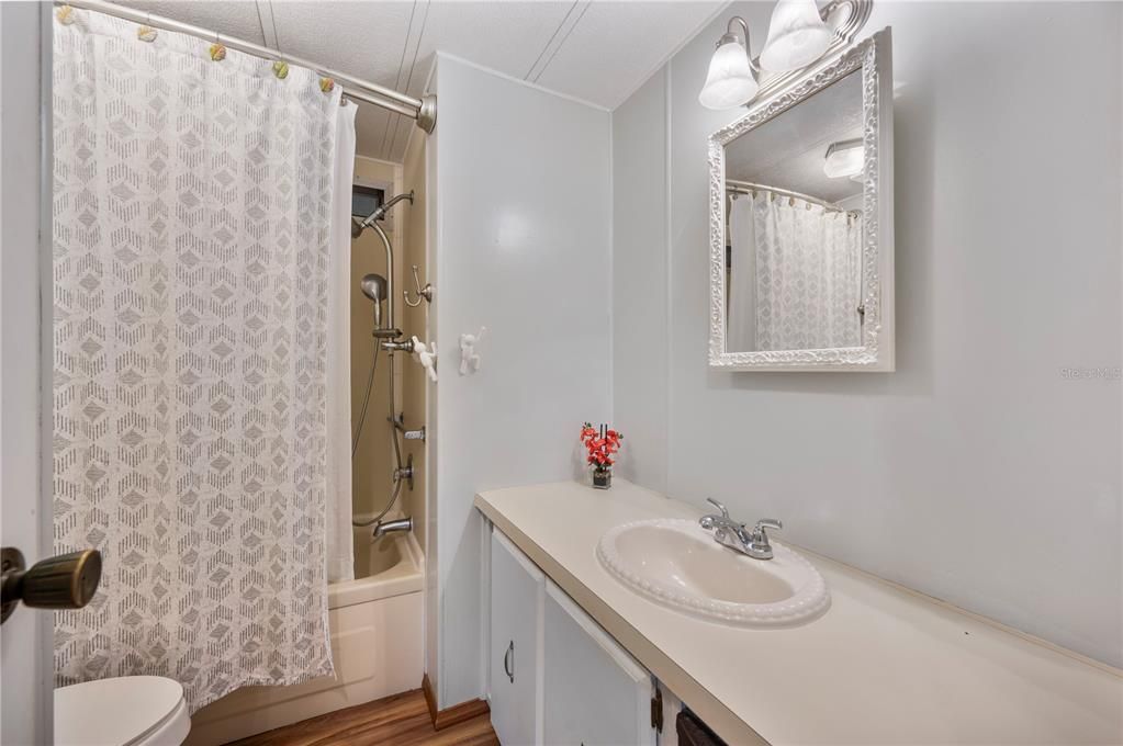 For Sale: $182,900 (2 beds, 2 baths, 1296 Square Feet)