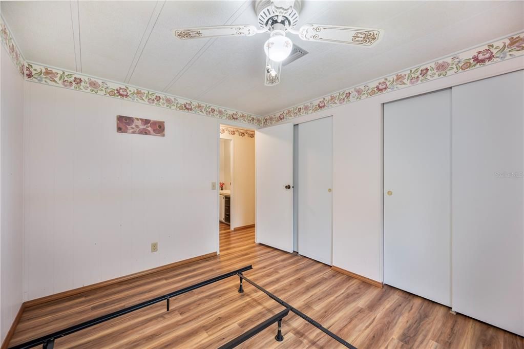 For Sale: $182,900 (2 beds, 2 baths, 1296 Square Feet)