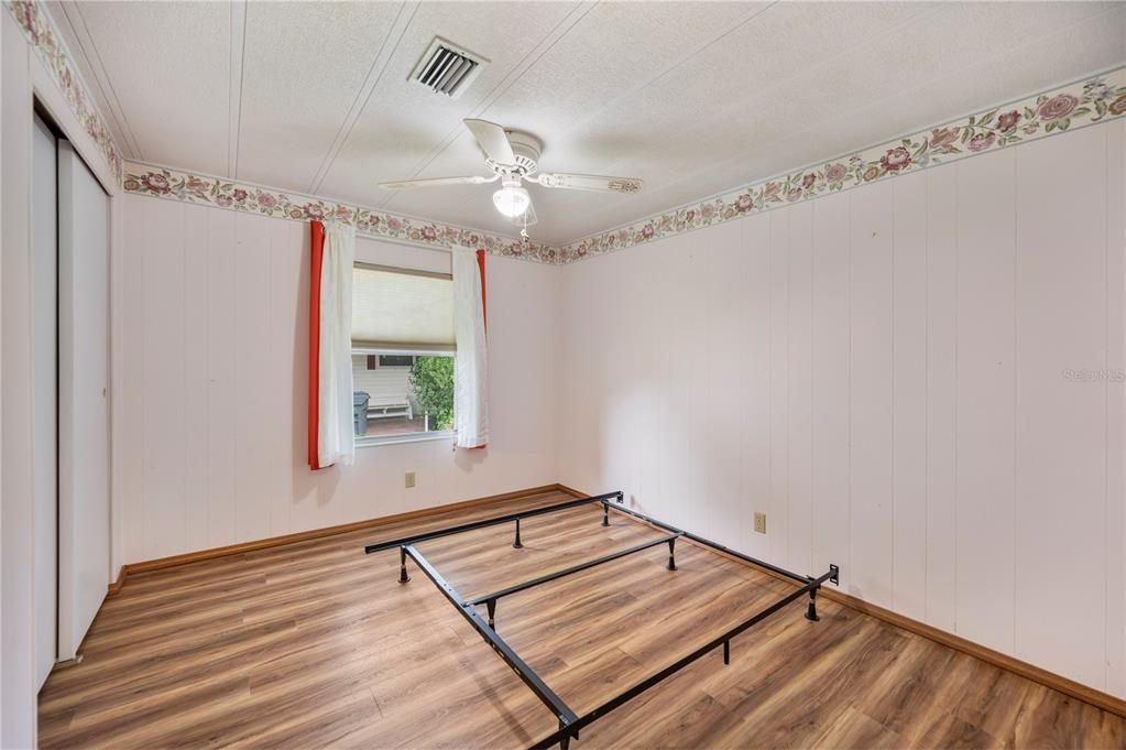 For Sale: $182,900 (2 beds, 2 baths, 1296 Square Feet)