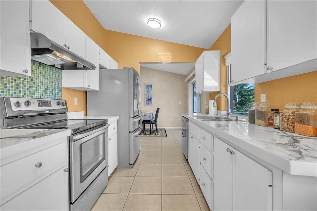 На продажу: $259,900 (3 спален, 2 ванн, 1311 Квадратных фут)