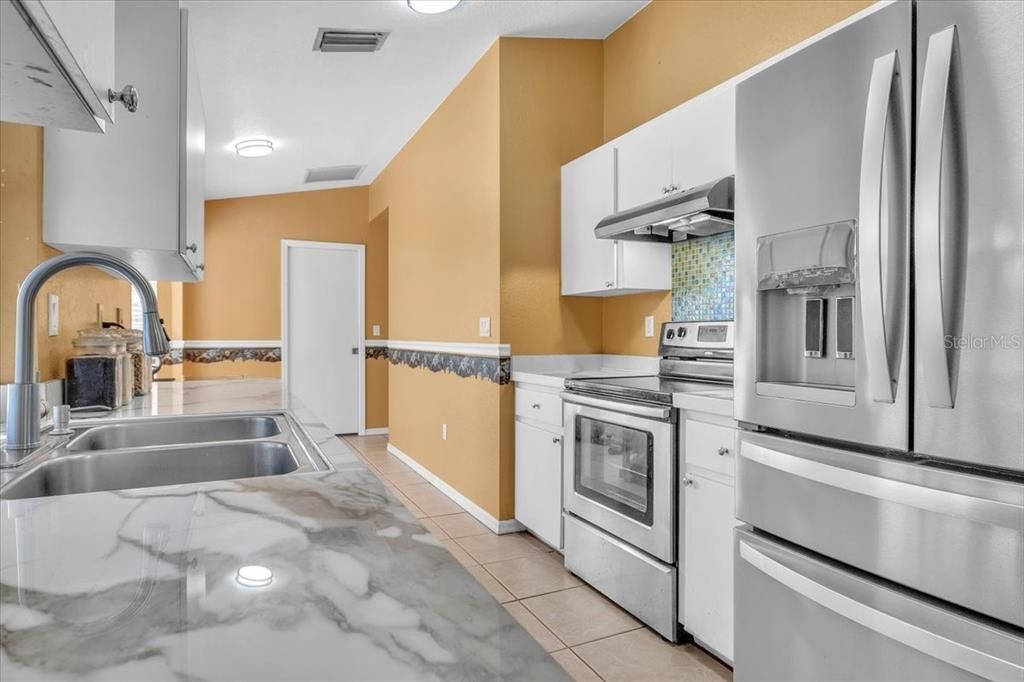 На продажу: $259,900 (3 спален, 2 ванн, 1311 Квадратных фут)