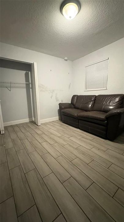 For Sale: $275,000 (3 beds, 2 baths, 1005 Square Feet)